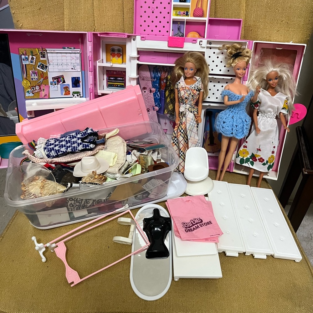 Vintage Massive Lot 60s,70s,80s,90, Barbie’s & Accessories (Dream Store)